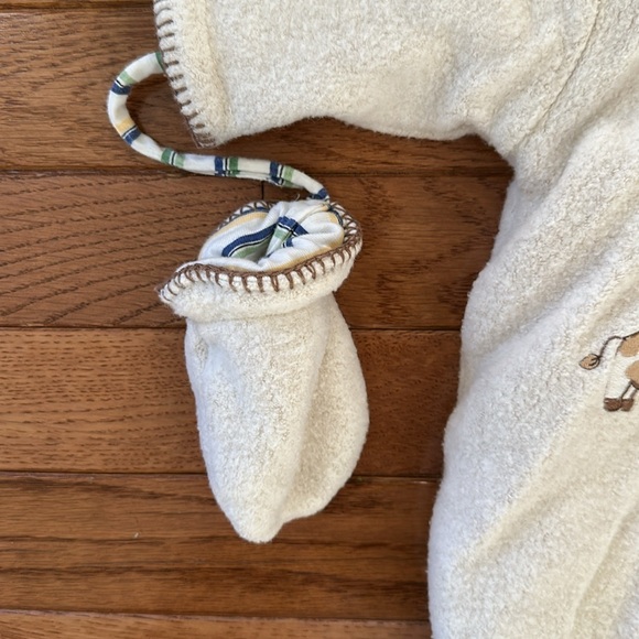 ❄️ LITTLE ME Snowsuit with mittens hood offwhite baby size 3 months LIKE NEW - Picture 7 of 14